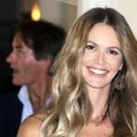 Elle Macpherson Tanggapi Kritik Pengobatan Kankernya serta juga Alasan Tolak Kemoterapi