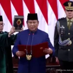 5 Potret Gagah Mayor Teddy Dampingi Prabowo ketika Pelantikan Presiden, Tatapannya Bikin Klepek-klepek