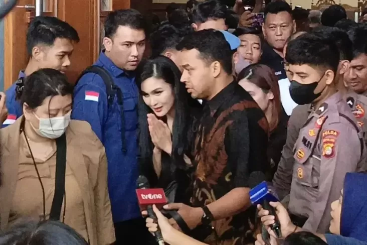 Dicecar Hakim mengenai Pekerjaan Harvey Moeis, Sandra Dewi Ngotot Jawab Pengusaha Batu Bara