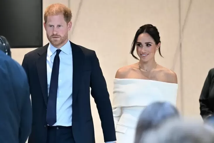 Diisukan Cerai dengan Meghan Markle, Pangeran Harry Sering Menyendiri pada Kafe