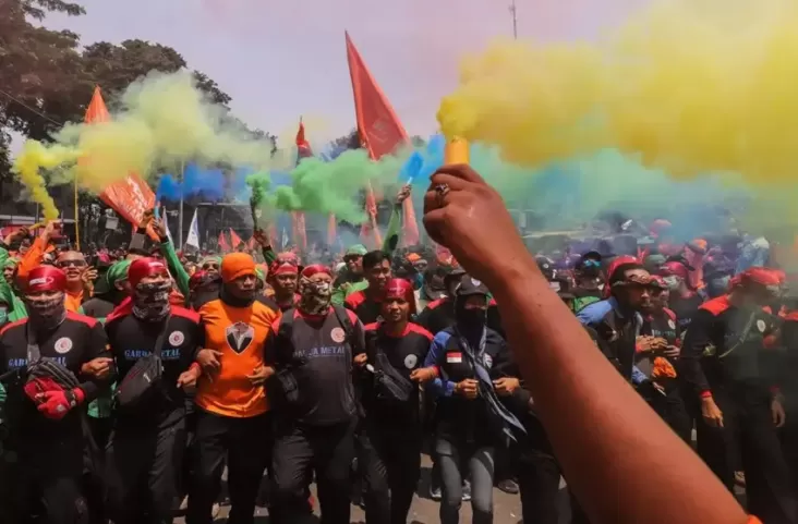 Hari Hal ini MK Bacakan Putusan Uji Isi UU Cipta Kerja, Ribuan Buruh Turun ke Jalan