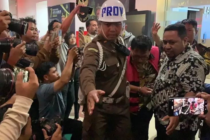 Hal ini adalah Tampang Eks Pejabat MA Tersangka Dugaan Suap Vonis Bebas Ronald Tannur