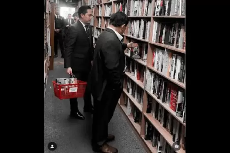 Momen Presiden Prabowo Subianto Mampir ke Toko Buku di dalam area Sela Kunker Negeri Paman Sam