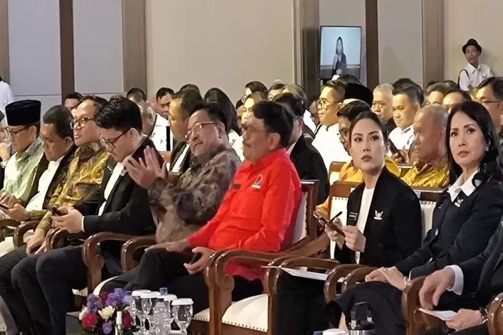 Kenakan Batik Coklat, Rano Karno Hadiri HUT ke-10 Partai Perindo