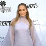 Jennifer Lopez Sumbangkan Pakaian untuk Korban Kebakaran pada Los Angeles