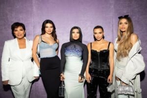 Keluarga Kardashian Berhasil Dievakuasi di tempat area Tengah Kebakaran Hutan, Kendall Jenner: Petugas Pemadam Pahlawan Kita