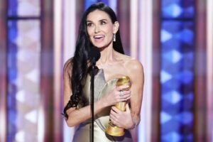 Kejayaan gemilang Emosional Demi Moore pada Golden Globe 2025, Piala Pertama di area area Usia 62 Tahun