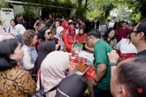 Chef Arnold Buka Gerobak Nasi Goreng Depan Rumah Pak Jokowi pada Solo