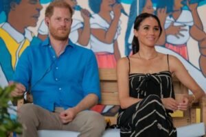 Meghan Markle Tinggalkan Pangeran Harry demi Pesta dengan Artis Hollywood